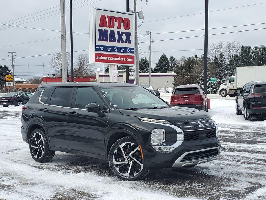 photo of 2023 Mitsubishi Outlander SE 4WD