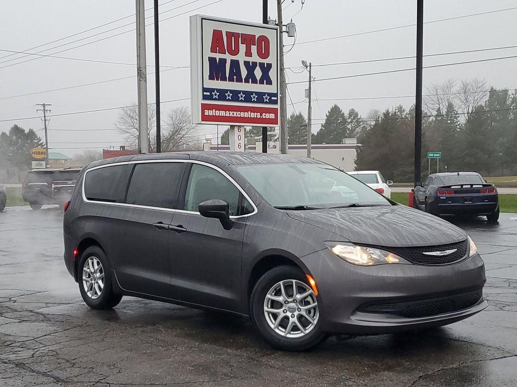 photo of 2022 Chrysler Voyager LX