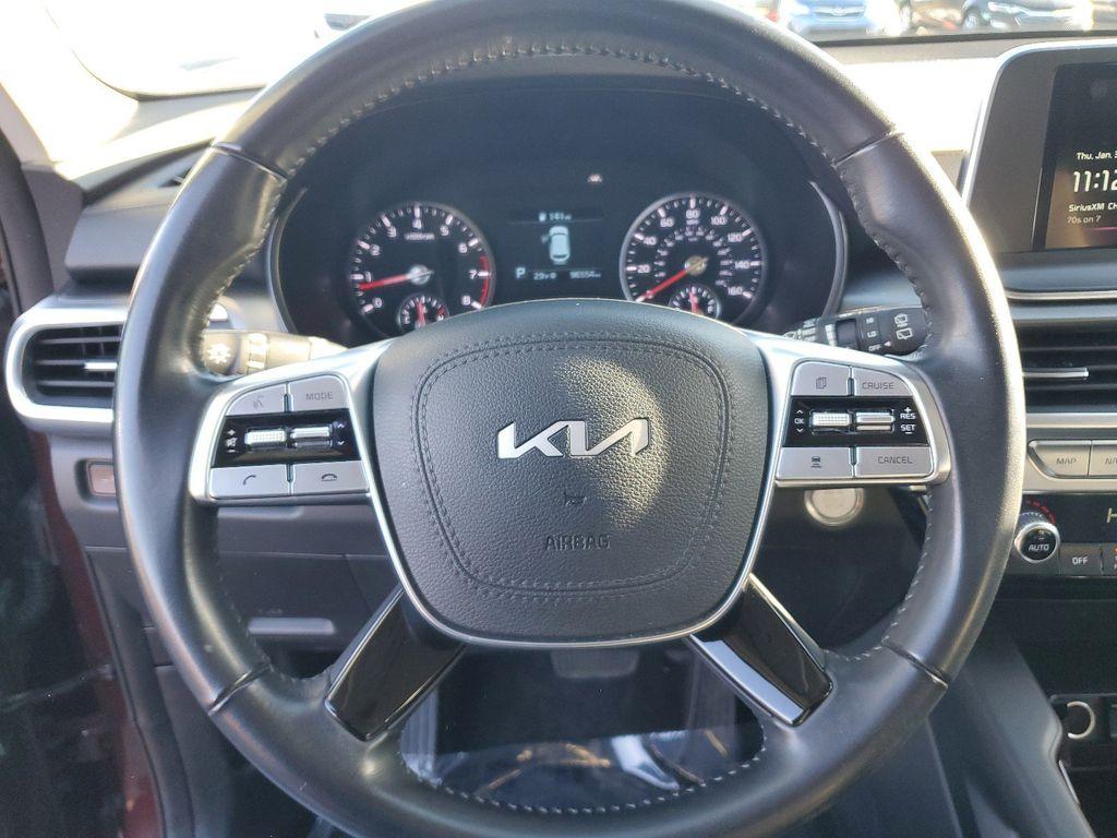 2022 /Black Kia Telluride LX AWD (5XYP2DHC3NG) with an 3.8L V6 DOHC 24V engine, 8A transmission, located at 6064 Gull Rd, Kalamazoo, MI, 49048, (269) 222-0088, 42.328388, -85.512924 - Discover exceptional value and performance with this stunning 2022 Kia Telluride LX, now available at our dealership. This one-owner SUV is perfect for families and adventurers alike, offering a smooth and powerful drive with its robust V6, 3.8L engine and dependable all-wheel drive system. <br><br> - Photo#18