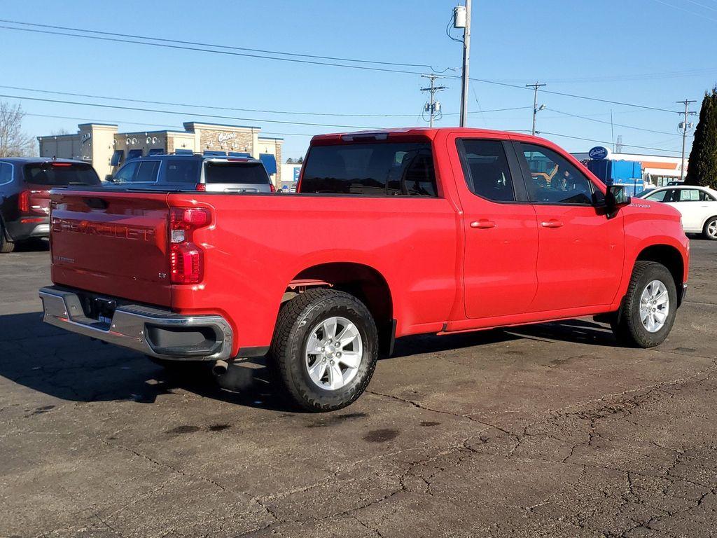 2021 Red Hot /Jet Black Chevrolet Silverado 1500 LT Double Cab 4WD (1GCRYDEK4MZ) with an 2.7L L4 DOHC 16V TURBO engine, 6A transmission, located at 6064 Gull Rd, Kalamazoo, MI, 49048, (269) 222-0088, 42.328388, -85.512924 - Explore the perfect blend of power and efficiency with this pre-owned 2021 Chevrolet Silverado 1500 LT. Equipped with a robust 4-cylinder, 2.7L engine, this truck offers the capability you need with the fuel economy you desire. The advanced 4WD system ensures dependable performance whether you're na - Photo#3