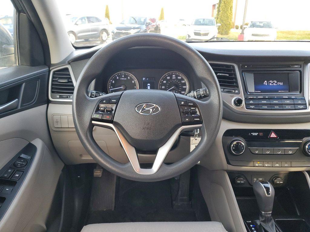 2017 GREY /GREY Hyundai Tucson SE w/Preferred Package AWD (KM8J3CA40HU) with an 2.0L L4 DOHC 16V engine, 6A transmission, located at 6064 Gull Rd, Kalamazoo, MI, 49048, (269) 222-0088, 42.328388, -85.512924 - Introducing the 2017 Hyundai Tucson SE AWD, a versatile and reliable compact SUV ideal for both urban and off-road adventures. This well-maintained vehicle comes with a CARFAX 1-Owner history and a clean report, ensuring peace of mind for its next owner. Under the hood, you'll find a robust 4-cylind - Photo#9