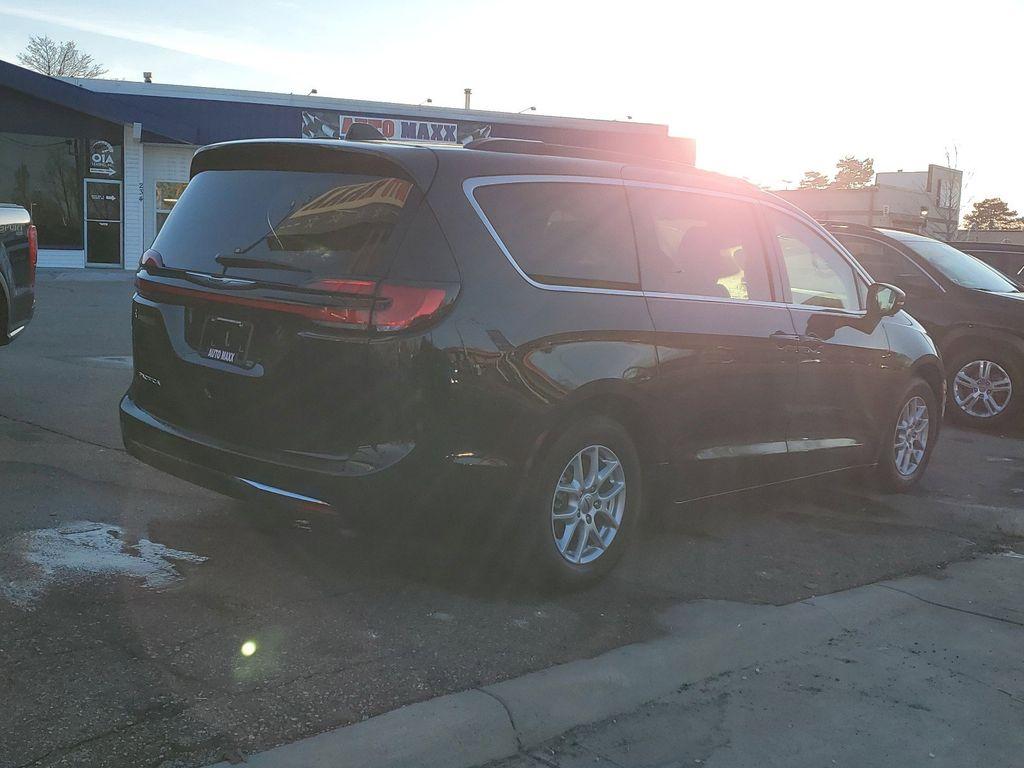 2022 Brilliant Black Crystal Pearlcoat /Black/Alloy/Black Chrysler Pacifica Touring-L (2C4RC1BG7NR) with an 3.6L V6 DOHC 24V engine, 9A transmission, located at 234 Columbia Ave, Battle Creek, MI, 49015, (269) 222-0088, 42.298264, -85.192543 - **Equipment listed is based on original vehicle build and subject to change. Please confirm the accuracy of the included equipment by calling the dealer prior to purchase.** - Photo#1