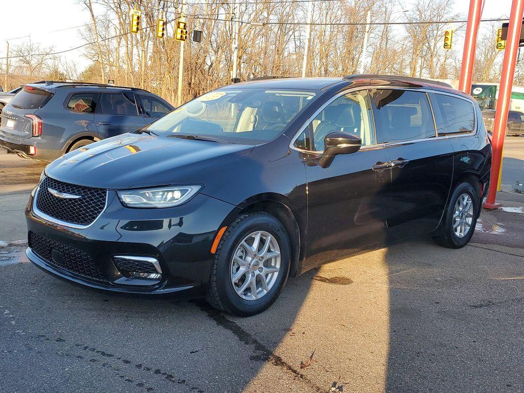 2022 Brilliant Black Crystal Pearlcoat /Black/Alloy/Black Chrysler Pacifica Touring-L (2C4RC1BG7NR) with an 3.6L V6 DOHC 24V engine, 9A transmission, located at 234 Columbia Ave, Battle Creek, MI, 49015, (269) 222-0088, 42.298264, -85.192543 - **Equipment listed is based on original vehicle build and subject to change. Please confirm the accuracy of the included equipment by calling the dealer prior to purchase.** - Photo#2