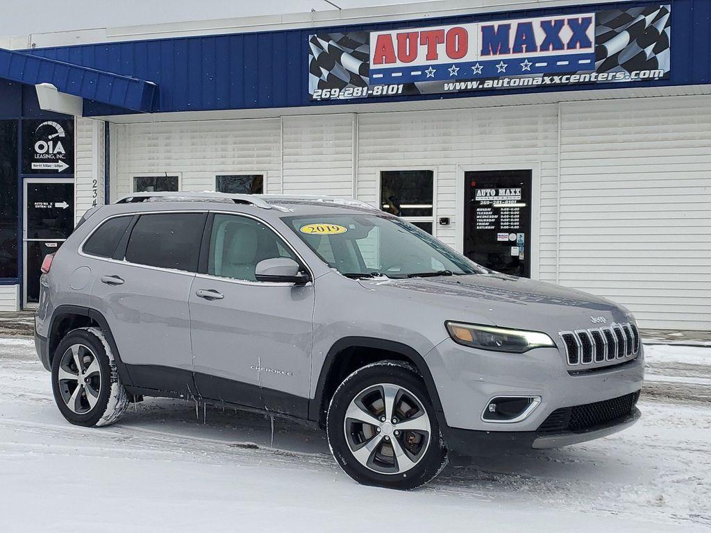 2019 Billet Silver Metallic Clearcoat /Ski Gray/Black Jeep Cherokee Limited 4WD (1C4PJMDX3KD) with an 3.2L V6 DOHC 24V engine, 9A transmission, located at 234 Columbia Ave, Battle Creek, MI, 49015, (269) 222-0088, 42.298264, -85.192543 - Quick Order Package 26G **Equipment listed is based on original vehicle build and subject to change. Please confirm the accuracy of the included equipment by calling the dealer prior to purchase.** - Photo#0