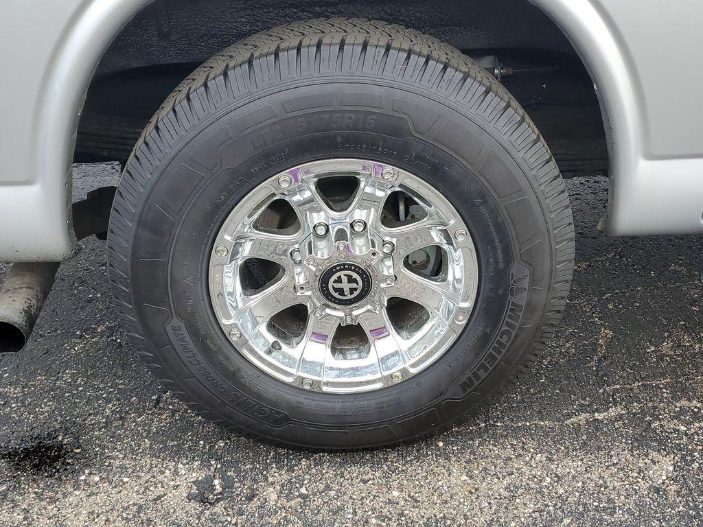 2016 /GREY Chevrolet Express LT 3500 (1GAZGMFG7G1) with an 6.0L V8 OHV 16V FFV engine, 6A transmission, located at 6064 Gull Rd, Kalamazoo, MI, 49048, (269) 222-0088, 42.328388, -85.512924 - <b>Summary</b><br>QUIGLEY 4X4 EXPLORER INTERIOR TRIM PACKAGE<br><br><b>Vehicle Details</b><br>QUIGLEY 4X4 EXPLORER INTERIOR TRIM PACKAGE Discover the perfect blend of power and comfort with our 2016 Chevrolet Express 3500 LS. This versatile van is ideal for both business and family needs, offering r - Photo#4