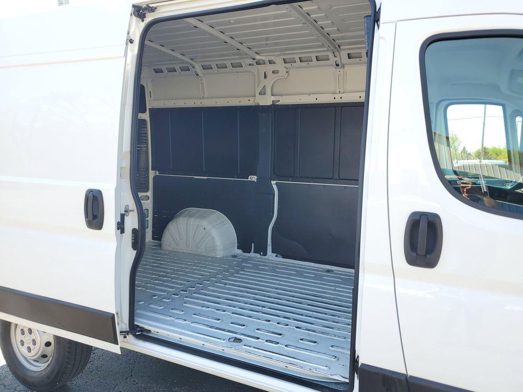 2019 Bright White Clearcoat /Black RAM Promaster 1500 High Roof Tradesman 136-in. WB (3C6TRVBG2KE) with an 3.6L V6 engine, 6A transmission, located at 6064 Gull Rd, Kalamazoo, MI, 49048, (269) 222-0088, 42.328388, -85.512924 - Discover the perfect blend of versatility and reliability with our 2019 Ram ProMaster 1500 High Roof 136WB. This exceptional van is designed to meet all your business or personal transport needs, boasting a powerful V6, 3.6L engine and Front-Wheel Drive for responsive handling and a smooth driving e - Photo#7