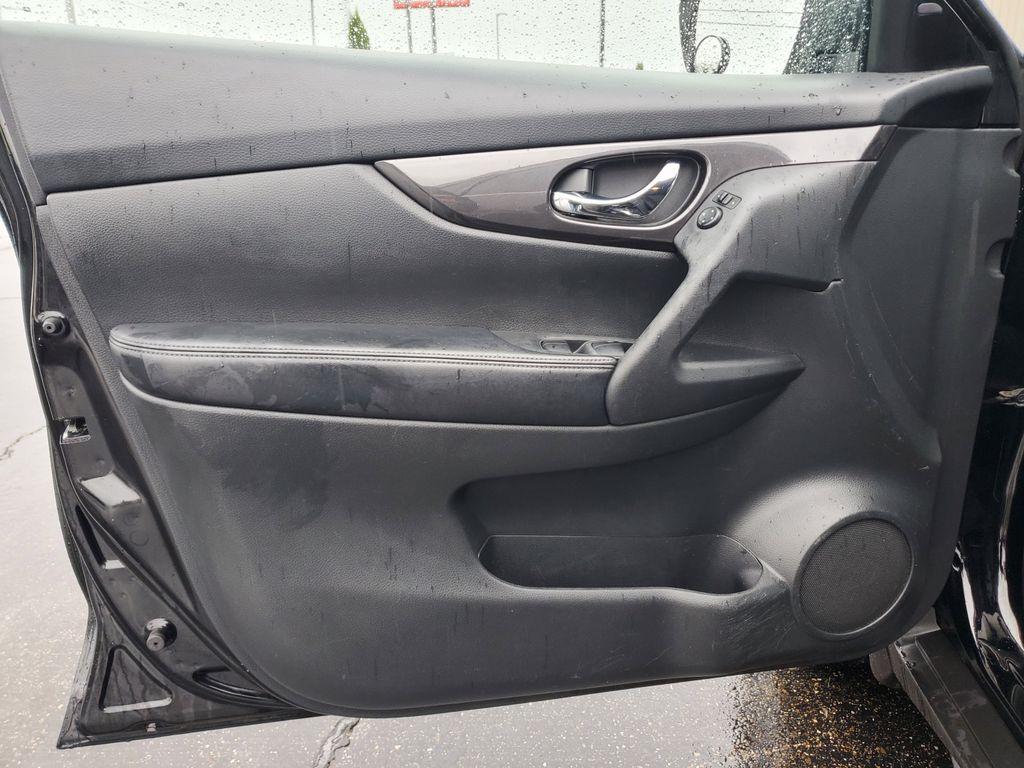 2019 Magnetic Black Pearl /Charcoal Nissan Rogue SV 2WD (5N1AT2MT4KC) with an 2.5L L4 DOHC 16V engine, CVT transmission, located at 6064 Gull Rd, Kalamazoo, MI, 49048, (269) 222-0088, 42.328388, -85.512924 - <b>Vehicle Details</b><br>Discover the pristine quality of the 2019 Nissan Rogue S, a remarkable blend of style, efficiency, and advanced technology. This meticulously maintained vehicle, with an astonishing 0 miles, offers the reliability and peace of mind you've been searching for. Equipped with a - Photo#10
