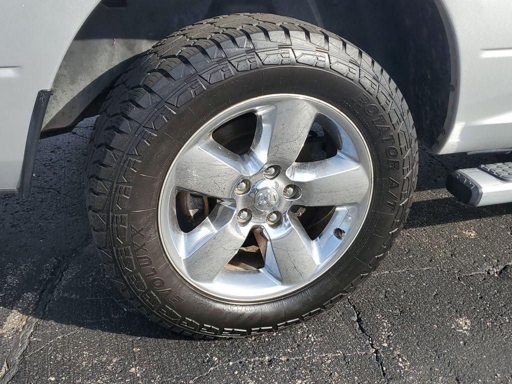 2017 Bright Silver Metallic Clearcoat /Diesel Gray/Black RAM 1500 SLT Crew Cab SWB 4WD (1C6RR7LM7HS) with an 3.0L V6 DIESEL engine, 8A transmission, located at 6064 Gull Rd, Kalamazoo, MI, 49048, (269) 222-0088, 42.328388, -85.512924 - Unleash the power and versatility of the 2017 Ram 1500 Big Horn, a truck that perfectly marries rugged capability with modern luxury. Equipped with a robust V6, 3.0L engine and dependable 4WD, this powerhouse is ready to tackle any terrain or weather condition with ease, making it your ideal partner - Photo#4