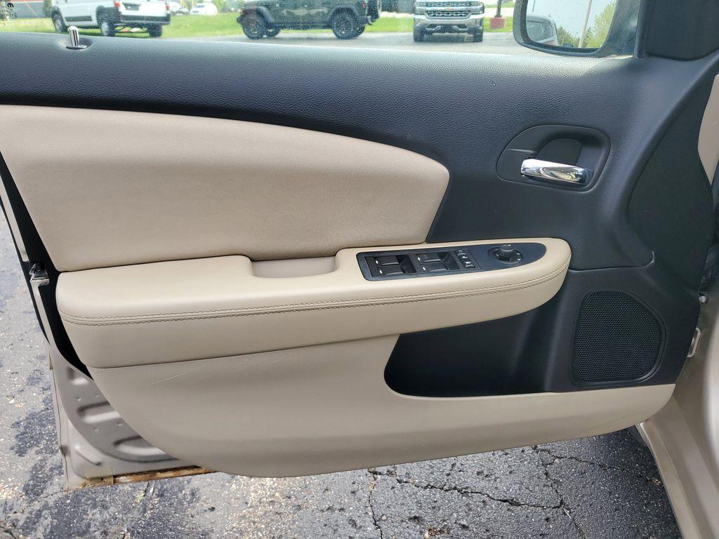 2014 Cashmere Pearlcoat /Light Frost Beige/Black Chrysler 200 LX (1C3CCBAB7EN) with an 2.4L L4 DOHC 16V engine, 6-Speed Automatic transmission, located at 6064 Gull Rd, Kalamazoo, MI, 49048, (269) 222-0088, 42.328388, -85.512924 - Discover the impressive 2014 Chrysler 200 LX, a perfect blend of style and efficiency, now available at an unbeatable price. This well-maintained sedan, featuring a CARFAX Clean Report, offers confidence and peace of mind with every drive. Equipped with front-wheel drive and a robust 4-cylinder, 2.4 - Photo#5