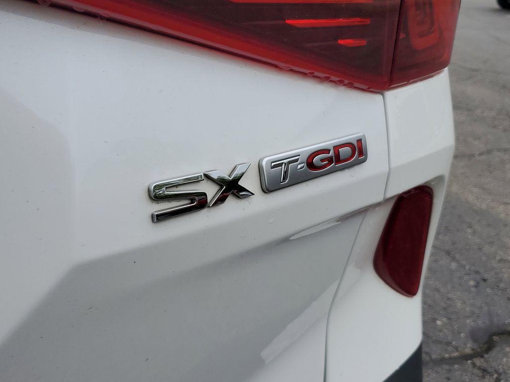 2021 SNOW WHITE PEARL /Black Kia Seltos SX (KNDETCA24M7) with an 1.6L L4 DOHC 16V TURBO engine, CVT transmission, located at 6064 Gull Rd, Kalamazoo, MI, 49048, (269) 222-0088, 42.328388, -85.512924 - Experience the perfect blend of style, performance, and comfort with our 2021 Kia Seltos SX, now available for sale. With only 48,861 miles on the odometer, this versatile and reliable compact SUV is ready to take you on new adventures. Equipped with an efficient 4-cylinder, 1.6L engine and all-whee - Photo#6