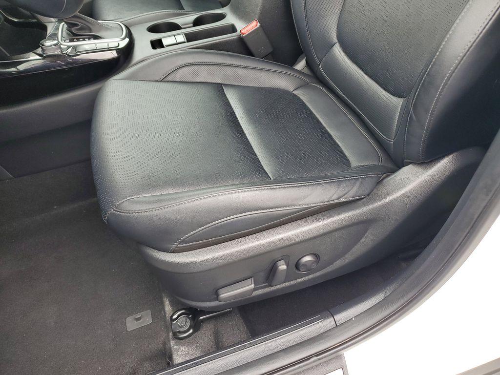 2021 SNOW WHITE PEARL /Black Kia Seltos SX (KNDETCA24M7) with an 1.6L L4 DOHC 16V TURBO engine, CVT transmission, located at 6064 Gull Rd, Kalamazoo, MI, 49048, (269) 222-0088, 42.328388, -85.512924 - Experience the perfect blend of style, performance, and comfort with our 2021 Kia Seltos SX, now available for sale. With only 48,861 miles on the odometer, this versatile and reliable compact SUV is ready to take you on new adventures. Equipped with an efficient 4-cylinder, 1.6L engine and all-whee - Photo#14