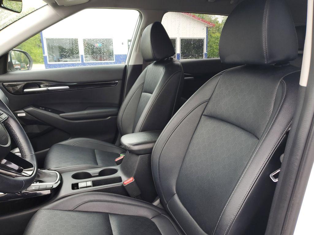 2021 SNOW WHITE PEARL /Black Kia Seltos SX (KNDETCA24M7) with an 1.6L L4 DOHC 16V TURBO engine, CVT transmission, located at 6064 Gull Rd, Kalamazoo, MI, 49048, (269) 222-0088, 42.328388, -85.512924 - Experience the perfect blend of style, performance, and comfort with our 2021 Kia Seltos SX, now available for sale. With only 48,861 miles on the odometer, this versatile and reliable compact SUV is ready to take you on new adventures. Equipped with an efficient 4-cylinder, 1.6L engine and all-whee - Photo#15