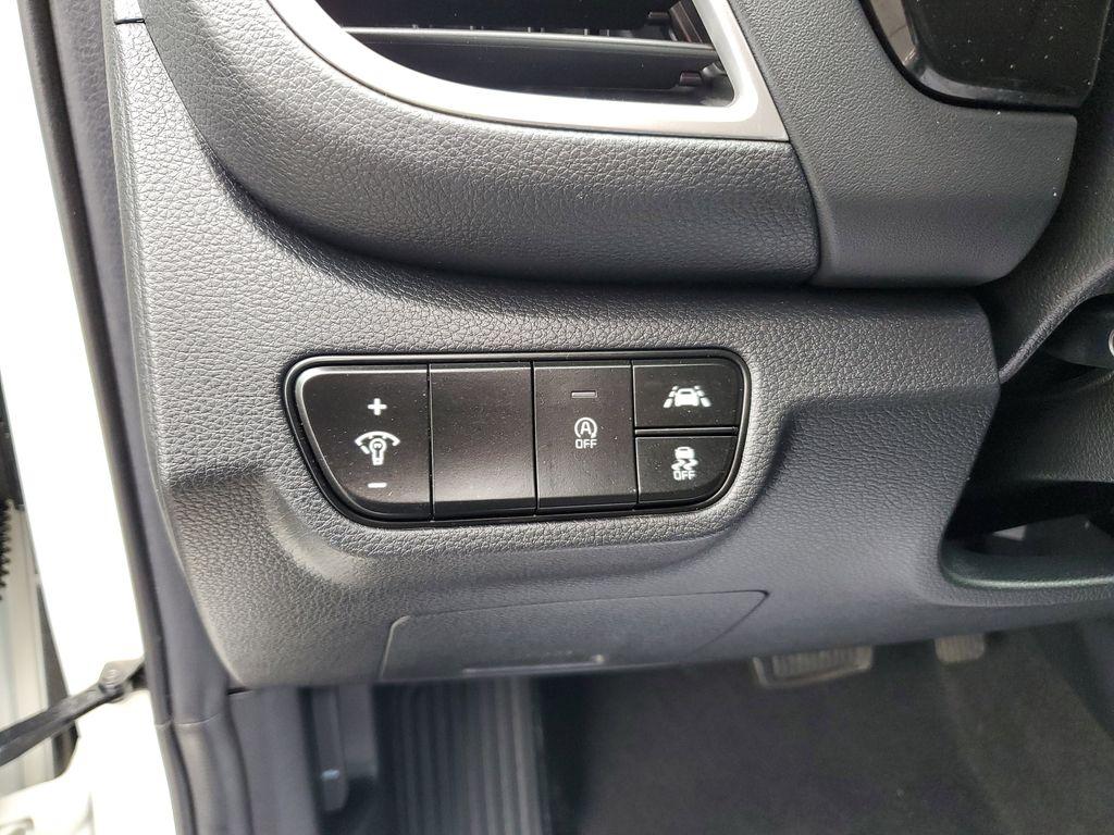 2021 SNOW WHITE PEARL /Black Kia Seltos SX (KNDETCA24M7) with an 1.6L L4 DOHC 16V TURBO engine, CVT transmission, located at 6064 Gull Rd, Kalamazoo, MI, 49048, (269) 222-0088, 42.328388, -85.512924 - Experience the perfect blend of style, performance, and comfort with our 2021 Kia Seltos SX, now available for sale. With only 48,861 miles on the odometer, this versatile and reliable compact SUV is ready to take you on new adventures. Equipped with an efficient 4-cylinder, 1.6L engine and all-whee - Photo#17