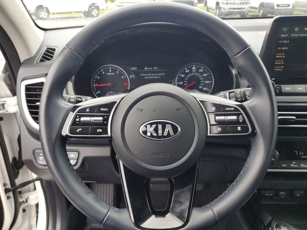 2021 SNOW WHITE PEARL /Black Kia Seltos SX (KNDETCA24M7) with an 1.6L L4 DOHC 16V TURBO engine, CVT transmission, located at 6064 Gull Rd, Kalamazoo, MI, 49048, (269) 222-0088, 42.328388, -85.512924 - Experience the perfect blend of style, performance, and comfort with our 2021 Kia Seltos SX, now available for sale. With only 48,861 miles on the odometer, this versatile and reliable compact SUV is ready to take you on new adventures. Equipped with an efficient 4-cylinder, 1.6L engine and all-whee - Photo#18