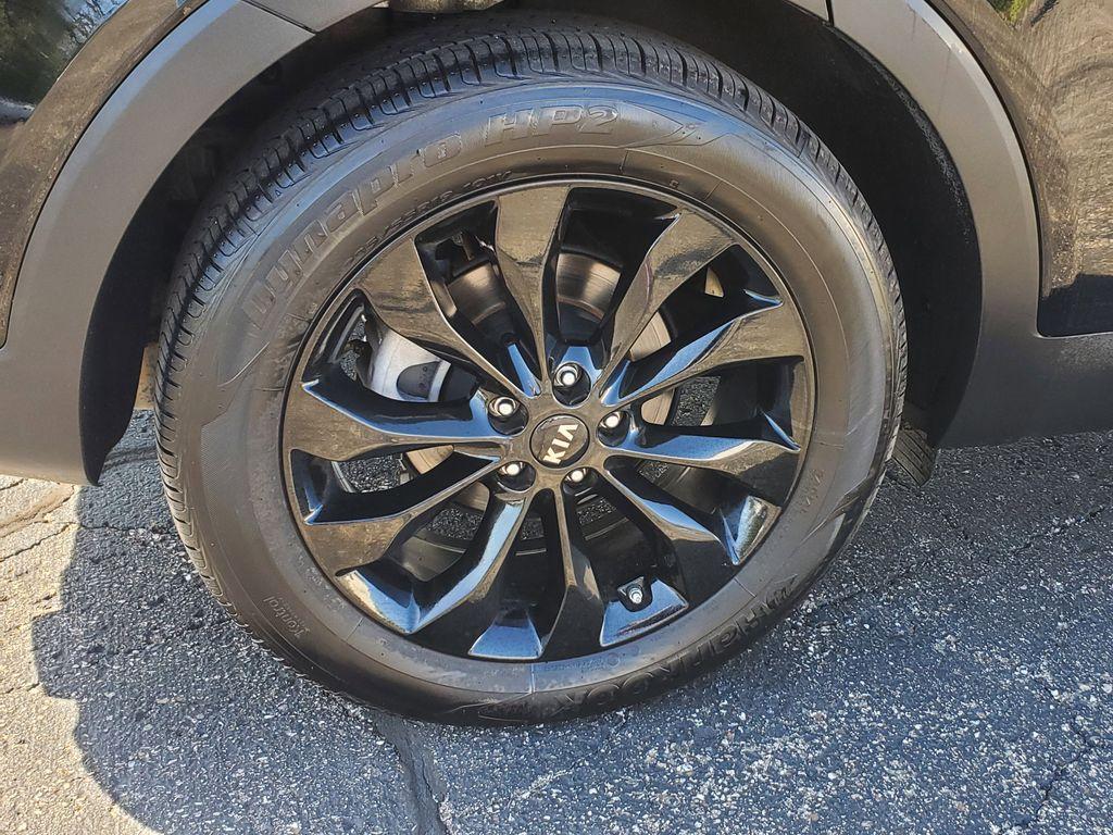 2020 Ebony Black /Stone Beige Kia Sorento EX V6 AWD (5XYPHDA52LG) with an 3.3L V6 DOHC 24V engine, 8A transmission, located at 6064 Gull Rd, Kalamazoo, MI, 49048, (269) 222-0088, 42.328388, -85.512924 - <b>Summary</b><br>Power Moonroof NAVIGATION PACKAGE<br><br><b>Vehicle Details</b><br>Introducing the 2020 Kia Sorento EX V6 AWD the perfect blend of power, luxury, and technology! This stunning SUV is designed to elevate your driving experience with its robust V6, 3.3L engine that delivers exhilara - Photo#4