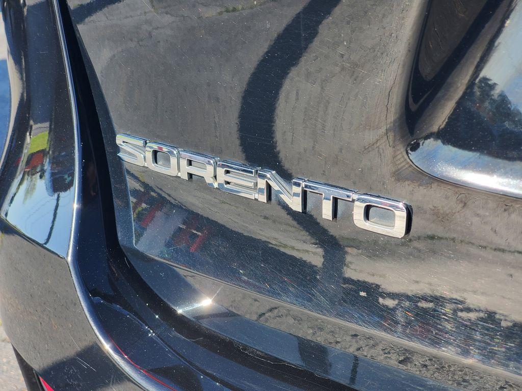 2020 Ebony Black /Stone Beige Kia Sorento EX V6 AWD (5XYPHDA52LG) with an 3.3L V6 DOHC 24V engine, 8A transmission, located at 6064 Gull Rd, Kalamazoo, MI, 49048, (269) 222-0088, 42.328388, -85.512924 - <b>Summary</b><br>Power Moonroof NAVIGATION PACKAGE<br><br><b>Vehicle Details</b><br>Introducing the 2020 Kia Sorento EX V6 AWD the perfect blend of power, luxury, and technology! This stunning SUV is designed to elevate your driving experience with its robust V6, 3.3L engine that delivers exhilara - Photo#5