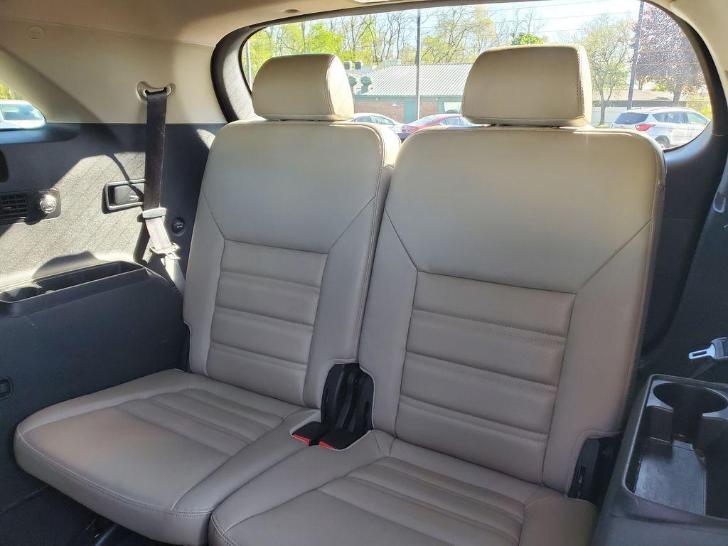 2020 Ebony Black /Stone Beige Kia Sorento EX V6 AWD (5XYPHDA52LG) with an 3.3L V6 DOHC 24V engine, 8A transmission, located at 6064 Gull Rd, Kalamazoo, MI, 49048, (269) 222-0088, 42.328388, -85.512924 - <b>Summary</b><br>Power Moonroof NAVIGATION PACKAGE<br><br><b>Vehicle Details</b><br>Introducing the 2020 Kia Sorento EX V6 AWD the perfect blend of power, luxury, and technology! This stunning SUV is designed to elevate your driving experience with its robust V6, 3.3L engine that delivers exhilara - Photo#8