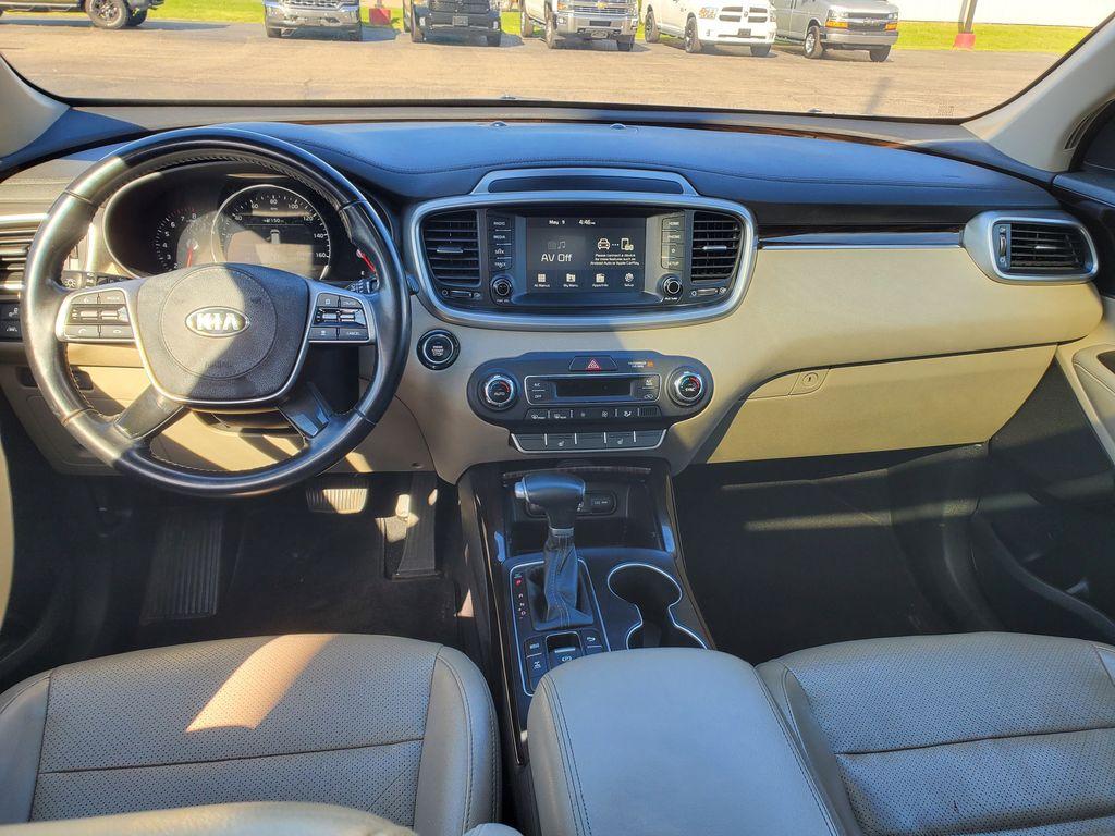 2020 Ebony Black /Stone Beige Kia Sorento EX V6 AWD (5XYPHDA52LG) with an 3.3L V6 DOHC 24V engine, 8A transmission, located at 6064 Gull Rd, Kalamazoo, MI, 49048, (269) 222-0088, 42.328388, -85.512924 - <b>Summary</b><br>Power Moonroof NAVIGATION PACKAGE<br><br><b>Vehicle Details</b><br>Introducing the 2020 Kia Sorento EX V6 AWD the perfect blend of power, luxury, and technology! This stunning SUV is designed to elevate your driving experience with its robust V6, 3.3L engine that delivers exhilara - Photo#10