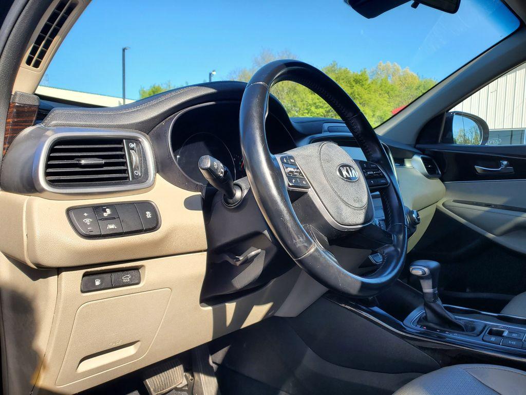 2020 Ebony Black /Stone Beige Kia Sorento EX V6 AWD (5XYPHDA52LG) with an 3.3L V6 DOHC 24V engine, 8A transmission, located at 6064 Gull Rd, Kalamazoo, MI, 49048, (269) 222-0088, 42.328388, -85.512924 - <b>Summary</b><br>Power Moonroof NAVIGATION PACKAGE<br><br><b>Vehicle Details</b><br>Introducing the 2020 Kia Sorento EX V6 AWD the perfect blend of power, luxury, and technology! This stunning SUV is designed to elevate your driving experience with its robust V6, 3.3L engine that delivers exhilara - Photo#16