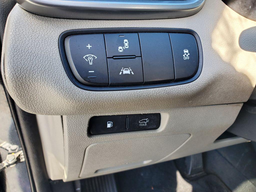 2020 Ebony Black /Stone Beige Kia Sorento EX V6 AWD (5XYPHDA52LG) with an 3.3L V6 DOHC 24V engine, 8A transmission, located at 6064 Gull Rd, Kalamazoo, MI, 49048, (269) 222-0088, 42.328388, -85.512924 - <b>Summary</b><br>Power Moonroof NAVIGATION PACKAGE<br><br><b>Vehicle Details</b><br>Introducing the 2020 Kia Sorento EX V6 AWD the perfect blend of power, luxury, and technology! This stunning SUV is designed to elevate your driving experience with its robust V6, 3.3L engine that delivers exhilara - Photo#17