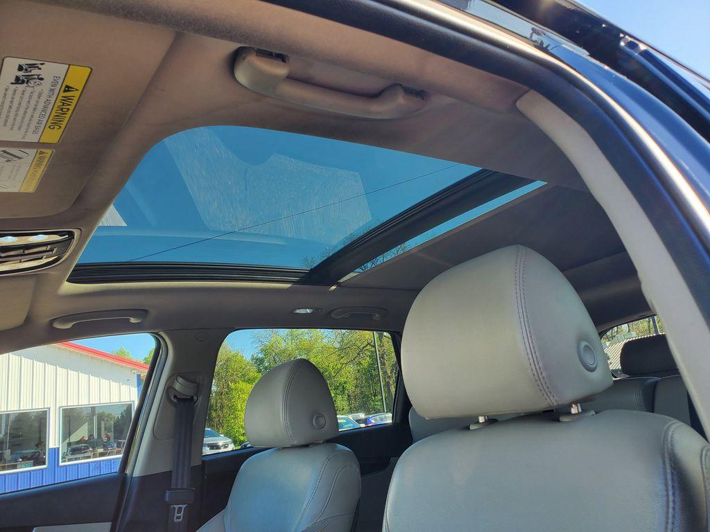 2020 Ebony Black /Stone Beige Kia Sorento EX V6 AWD (5XYPHDA52LG) with an 3.3L V6 DOHC 24V engine, 8A transmission, located at 6064 Gull Rd, Kalamazoo, MI, 49048, (269) 222-0088, 42.328388, -85.512924 - <b>Summary</b><br>Power Moonroof NAVIGATION PACKAGE<br><br><b>Vehicle Details</b><br>Introducing the 2020 Kia Sorento EX V6 AWD the perfect blend of power, luxury, and technology! This stunning SUV is designed to elevate your driving experience with its robust V6, 3.3L engine that delivers exhilara - Photo#18