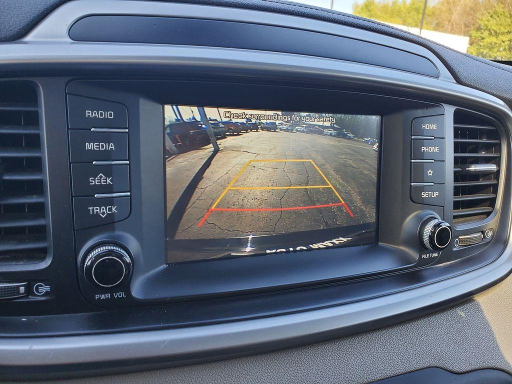 2020 Ebony Black /Stone Beige Kia Sorento EX V6 AWD (5XYPHDA52LG) with an 3.3L V6 DOHC 24V engine, 8A transmission, located at 6064 Gull Rd, Kalamazoo, MI, 49048, (269) 222-0088, 42.328388, -85.512924 - <b>Summary</b><br>Power Moonroof NAVIGATION PACKAGE<br><br><b>Vehicle Details</b><br>Introducing the 2020 Kia Sorento EX V6 AWD the perfect blend of power, luxury, and technology! This stunning SUV is designed to elevate your driving experience with its robust V6, 3.3L engine that delivers exhilara - Photo#24