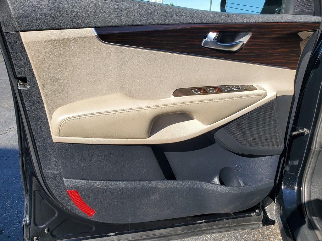2020 Ebony Black /Stone Beige Kia Sorento EX V6 AWD (5XYPHDA52LG) with an 3.3L V6 DOHC 24V engine, 8A transmission, located at 234 Columbia Ave, Battle Creek, MI, 49015, (269) 222-0088, 42.298264, -85.192543 - <b>Summary</b><br>Power Moonroof NAVIGATION PACKAGE<br><br><b>Vehicle Details</b><br>Introducing the 2020 Kia Sorento EX V6 AWD the perfect blend of power, luxury, and technology! This stunning SUV is designed to elevate your driving experience with its robust V6, 3.3L engine that delivers exhilara - Photo#12