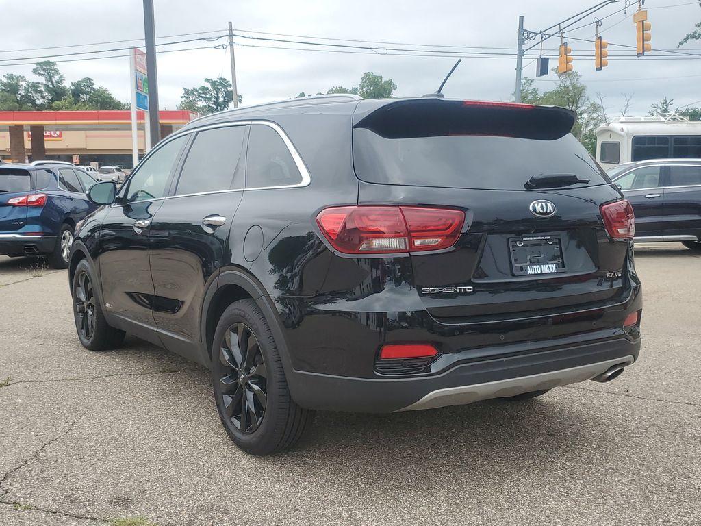 2020 Ebony Black /Stone Beige Kia Sorento EX V6 AWD (5XYPHDA52LG) with an 3.3L V6 DOHC 24V engine, 8A transmission, located at 234 Columbia Ave, Battle Creek, MI, 49015, (269) 222-0088, 42.298264, -85.192543 - <b>Summary</b><br>Power Moonroof NAVIGATION PACKAGE<br><br><b>Vehicle Details</b><br>Introducing the 2020 Kia Sorento EX V6 AWD the perfect blend of power, luxury, and technology! This stunning SUV is designed to elevate your driving experience with its robust V6, 3.3L engine that delivers exhilara - Photo#2