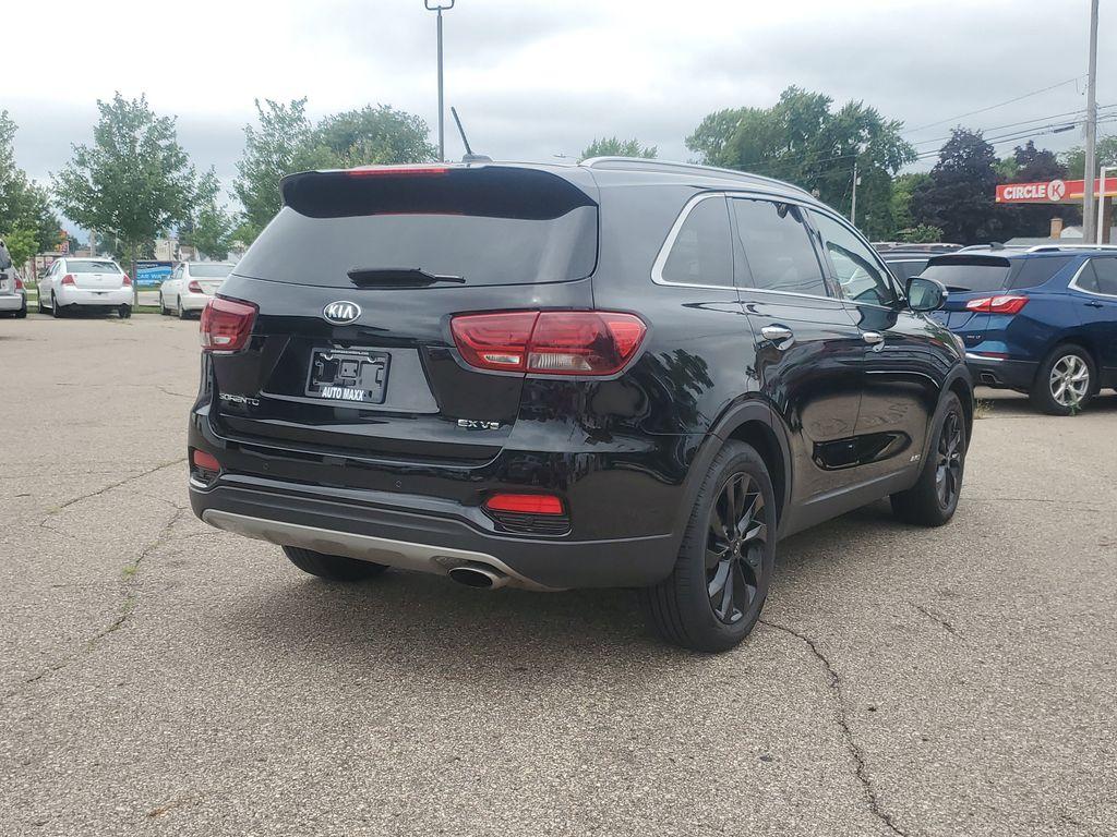 2020 Ebony Black /Stone Beige Kia Sorento EX V6 AWD (5XYPHDA52LG) with an 3.3L V6 DOHC 24V engine, 8A transmission, located at 234 Columbia Ave, Battle Creek, MI, 49015, (269) 222-0088, 42.298264, -85.192543 - <b>Summary</b><br>Power Moonroof NAVIGATION PACKAGE<br><br><b>Vehicle Details</b><br>Introducing the 2020 Kia Sorento EX V6 AWD the perfect blend of power, luxury, and technology! This stunning SUV is designed to elevate your driving experience with its robust V6, 3.3L engine that delivers exhilara - Photo#3