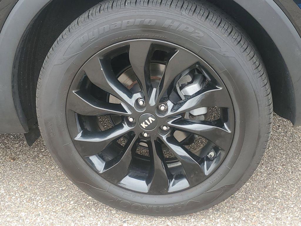 2020 Ebony Black /Stone Beige Kia Sorento EX V6 AWD (5XYPHDA52LG) with an 3.3L V6 DOHC 24V engine, 8A transmission, located at 234 Columbia Ave, Battle Creek, MI, 49015, (269) 222-0088, 42.298264, -85.192543 - <b>Summary</b><br>Power Moonroof NAVIGATION PACKAGE<br><br><b>Vehicle Details</b><br>Introducing the 2020 Kia Sorento EX V6 AWD the perfect blend of power, luxury, and technology! This stunning SUV is designed to elevate your driving experience with its robust V6, 3.3L engine that delivers exhilara - Photo#4