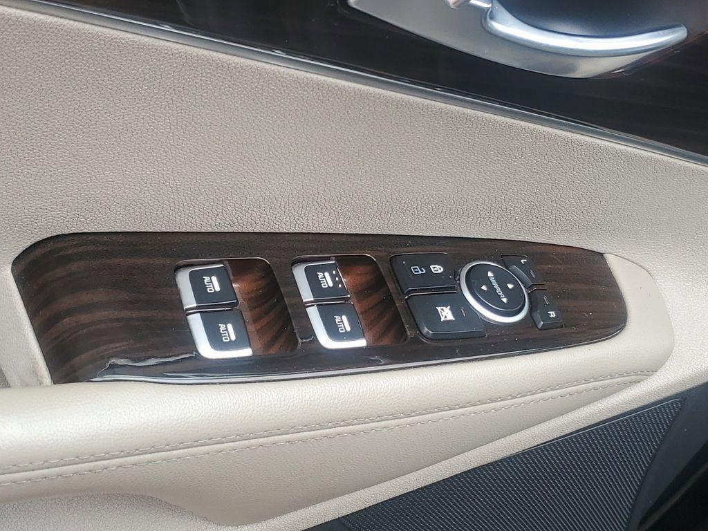 2020 Ebony Black /Stone Beige Kia Sorento EX V6 AWD (5XYPHDA52LG) with an 3.3L V6 DOHC 24V engine, 8A transmission, located at 234 Columbia Ave, Battle Creek, MI, 49015, (269) 222-0088, 42.298264, -85.192543 - <b>Summary</b><br>Power Moonroof NAVIGATION PACKAGE<br><br><b>Vehicle Details</b><br>Introducing the 2020 Kia Sorento EX V6 AWD the perfect blend of power, luxury, and technology! This stunning SUV is designed to elevate your driving experience with its robust V6, 3.3L engine that delivers exhilara - Photo#6