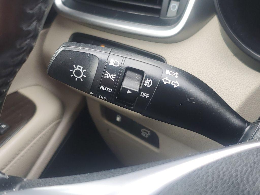 2020 Ebony Black /Stone Beige Kia Sorento EX V6 AWD (5XYPHDA52LG) with an 3.3L V6 DOHC 24V engine, 8A transmission, located at 234 Columbia Ave, Battle Creek, MI, 49015, (269) 222-0088, 42.298264, -85.192543 - <b>Summary</b><br>Power Moonroof NAVIGATION PACKAGE<br><br><b>Vehicle Details</b><br>Introducing the 2020 Kia Sorento EX V6 AWD the perfect blend of power, luxury, and technology! This stunning SUV is designed to elevate your driving experience with its robust V6, 3.3L engine that delivers exhilara - Photo#16