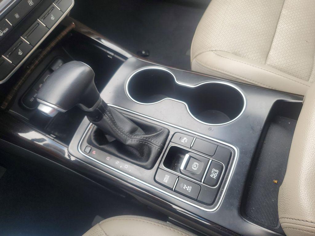 2020 Ebony Black /Stone Beige Kia Sorento EX V6 AWD (5XYPHDA52LG) with an 3.3L V6 DOHC 24V engine, 8A transmission, located at 234 Columbia Ave, Battle Creek, MI, 49015, (269) 222-0088, 42.298264, -85.192543 - <b>Summary</b><br>Power Moonroof NAVIGATION PACKAGE<br><br><b>Vehicle Details</b><br>Introducing the 2020 Kia Sorento EX V6 AWD the perfect blend of power, luxury, and technology! This stunning SUV is designed to elevate your driving experience with its robust V6, 3.3L engine that delivers exhilara - Photo#21