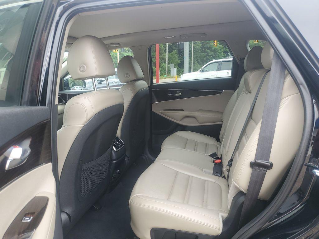 2020 Ebony Black /Stone Beige Kia Sorento EX V6 AWD (5XYPHDA52LG) with an 3.3L V6 DOHC 24V engine, 8A transmission, located at 234 Columbia Ave, Battle Creek, MI, 49015, (269) 222-0088, 42.298264, -85.192543 - <b>Summary</b><br>Power Moonroof NAVIGATION PACKAGE<br><br><b>Vehicle Details</b><br>Introducing the 2020 Kia Sorento EX V6 AWD the perfect blend of power, luxury, and technology! This stunning SUV is designed to elevate your driving experience with its robust V6, 3.3L engine that delivers exhilara - Photo#24
