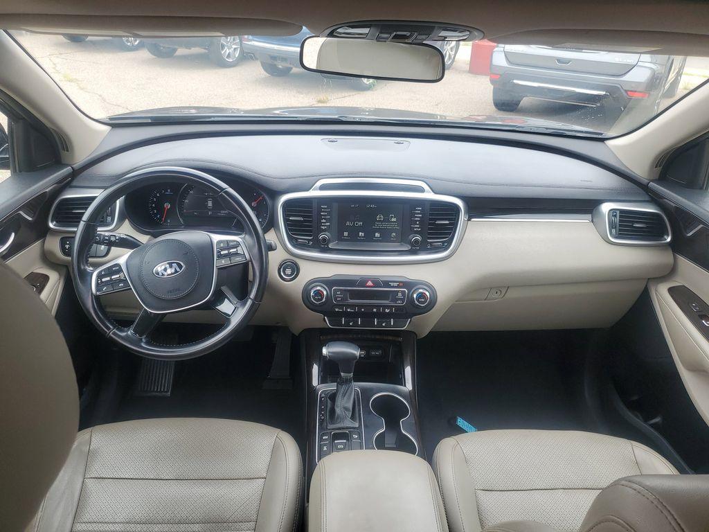 2020 Ebony Black /Stone Beige Kia Sorento EX V6 AWD (5XYPHDA52LG) with an 3.3L V6 DOHC 24V engine, 8A transmission, located at 234 Columbia Ave, Battle Creek, MI, 49015, (269) 222-0088, 42.298264, -85.192543 - <b>Summary</b><br>Power Moonroof NAVIGATION PACKAGE<br><br><b>Vehicle Details</b><br>Introducing the 2020 Kia Sorento EX V6 AWD the perfect blend of power, luxury, and technology! This stunning SUV is designed to elevate your driving experience with its robust V6, 3.3L engine that delivers exhilara - Photo#26