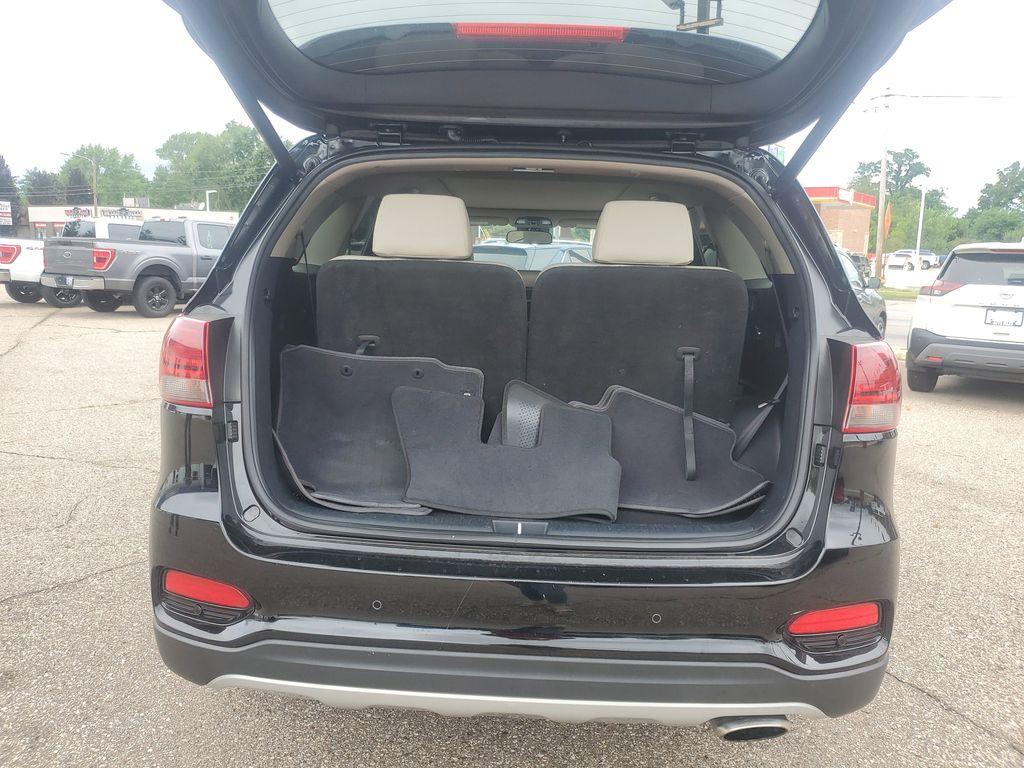 2020 Ebony Black /Stone Beige Kia Sorento EX V6 AWD (5XYPHDA52LG) with an 3.3L V6 DOHC 24V engine, 8A transmission, located at 234 Columbia Ave, Battle Creek, MI, 49015, (269) 222-0088, 42.298264, -85.192543 - <b>Summary</b><br>Power Moonroof NAVIGATION PACKAGE<br><br><b>Vehicle Details</b><br>Introducing the 2020 Kia Sorento EX V6 AWD the perfect blend of power, luxury, and technology! This stunning SUV is designed to elevate your driving experience with its robust V6, 3.3L engine that delivers exhilara - Photo#27
