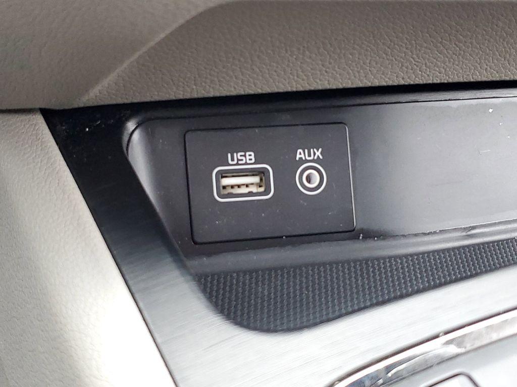 2016 Bright Silver Metallic /Gray Kia Sedona L (KNDMA5C1XG6) with an 3.3L V6 DOHC 24V engine, 6A transmission, located at 6064 Gull Rd, Kalamazoo, MI, 49048, (269) 222-0088, 42.328388, -85.512924 - Discover the 2016 Kia Sedona L, a versatile minivan that combines practicality with performance. This well-maintained vehicle comes equipped with front-wheel drive and a robust V6, 3.3L engine, offering a smooth and responsive driving experience ideal for both city commutes and long road trips.<br>< - Photo#22