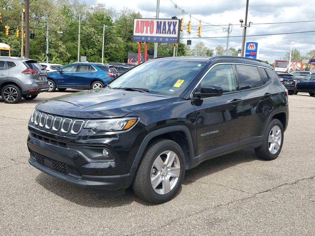 2022 Diamond Black Crystal Pearlcoat /Black Jeep Compass Latitude 4WD (3C4NJDBB5NT) with an 2.4L L4 DOHC 16V engine, 9-speed automatic transmission, located at 234 Columbia Ave, Battle Creek, MI, 49015, (269) 222-0088, 42.298264, -85.192543 - <b>Vehicle Details</b><br>Experience the perfect blend of style, performance, and technology with this exceptional 2022 Jeep Compass Latitude. Designed to conquer both city streets and off-road trails, this versatile SUV features a robust 4WD system paired with a fuel-efficient 4-cylinder, 2.4L engi - Photo#3