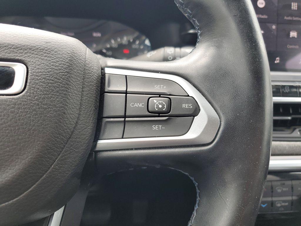2022 Diamond Black Crystal Pearlcoat /Black Jeep Compass Latitude 4WD (3C4NJDBB5NT) with an 2.4L L4 DOHC 16V engine, 9-speed automatic transmission, located at 234 Columbia Ave, Battle Creek, MI, 49015, (269) 222-0088, 42.298264, -85.192543 - <b>Vehicle Details</b><br>Experience the perfect blend of style, performance, and technology with this exceptional 2022 Jeep Compass Latitude. Designed to conquer both city streets and off-road trails, this versatile SUV features a robust 4WD system paired with a fuel-efficient 4-cylinder, 2.4L engi - Photo#16