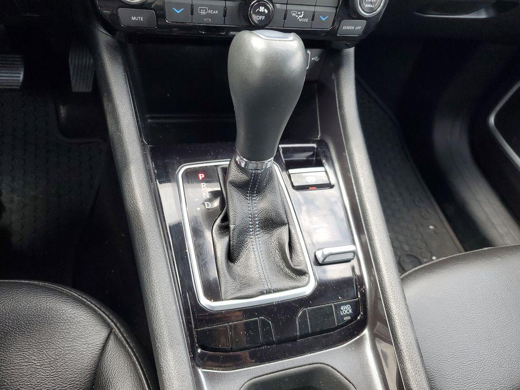 2022 Diamond Black Crystal Pearlcoat /Black Jeep Compass Latitude 4WD (3C4NJDBB5NT) with an 2.4L L4 DOHC 16V engine, 9-speed automatic transmission, located at 234 Columbia Ave, Battle Creek, MI, 49015, (269) 222-0088, 42.298264, -85.192543 - <b>Vehicle Details</b><br>Experience the perfect blend of style, performance, and technology with this exceptional 2022 Jeep Compass Latitude. Designed to conquer both city streets and off-road trails, this versatile SUV features a robust 4WD system paired with a fuel-efficient 4-cylinder, 2.4L engi - Photo#21