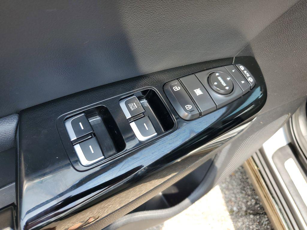 2020 Steel Gray /Black Kia Sportage S AWD (KNDP6CAC5L7) with an 2.4L V6 DOHC 24V engine, 6A transmission, located at 234 Columbia Ave, Battle Creek, MI, 49015, (269) 222-0088, 42.298264, -85.192543 - <b>Vehicle Details</b><br>Get ready to elevate your driving experience with this stunning 2020 Kia Sportage S, equipped with All-Wheel Drive and a robust 4-cylinder, 2.4L engine. This versatile SUV is perfect for those who crave adventure and demand performance without compromising on style. Step - Photo#7