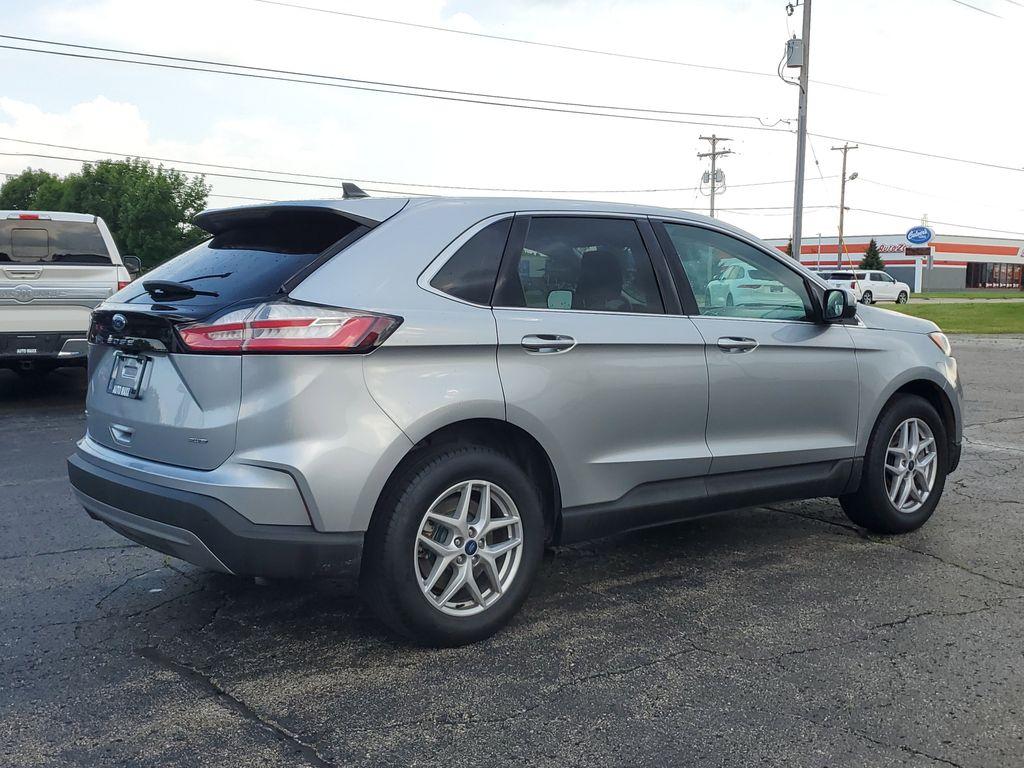 2022 Iconic Silver Metallic /Ebony Ford Edge SEL AWD (2FMPK4J93NB) with an 2.0L L4 DOHC 16V engine, 6A transmission, located at 6064 Gull Rd, Kalamazoo, MI, 49048, (269) 222-0088, 42.328388, -85.512924 - Discover the impressive 2022 Ford Edge SEL with AWD, a vehicle that seamlessly blends performance and sophistication. This stylish SUV is equipped with a robust 4-cylinder, 2.0L engine, providing a smooth and efficient driving experience. Its AWD capability ensures exceptional handling and stability - Photo#3