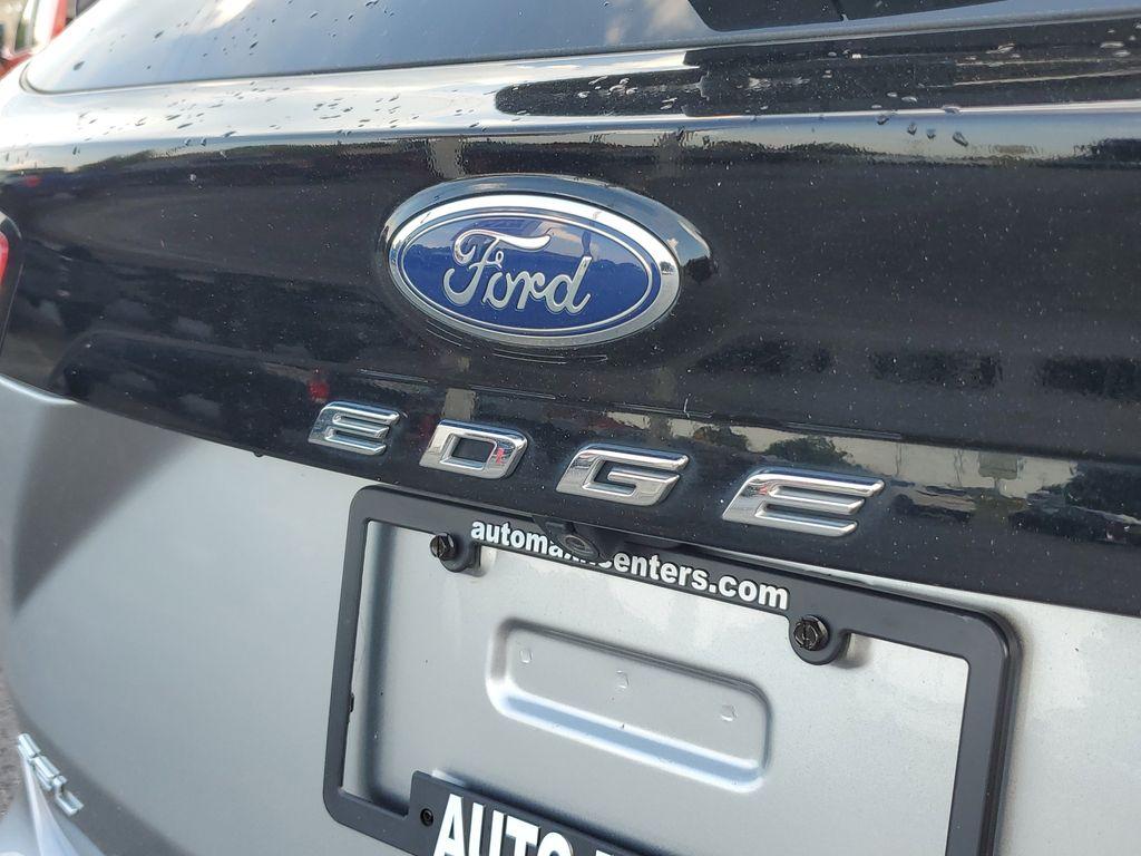 2022 Iconic Silver Metallic /Ebony Ford Edge SEL AWD (2FMPK4J93NB) with an 2.0L L4 DOHC 16V engine, 6A transmission, located at 6064 Gull Rd, Kalamazoo, MI, 49048, (269) 222-0088, 42.328388, -85.512924 - Discover the impressive 2022 Ford Edge SEL with AWD, a vehicle that seamlessly blends performance and sophistication. This stylish SUV is equipped with a robust 4-cylinder, 2.0L engine, providing a smooth and efficient driving experience. Its AWD capability ensures exceptional handling and stability - Photo#5