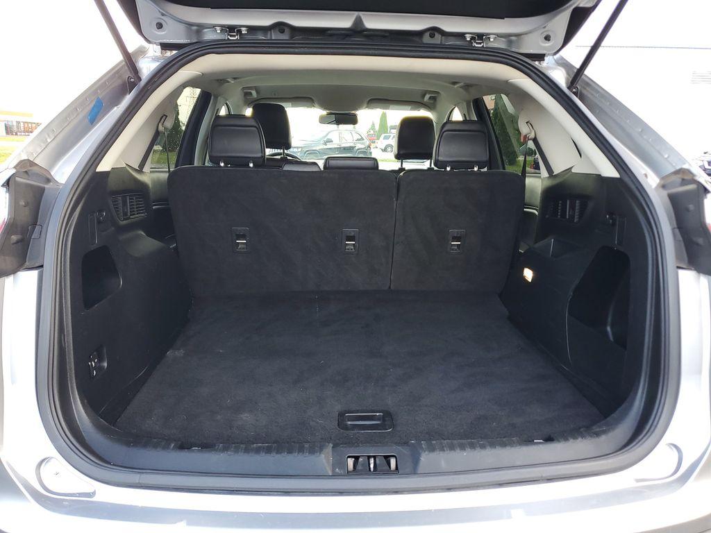 2022 Iconic Silver Metallic /Ebony Ford Edge SEL AWD (2FMPK4J93NB) with an 2.0L L4 DOHC 16V engine, 6A transmission, located at 6064 Gull Rd, Kalamazoo, MI, 49048, (269) 222-0088, 42.328388, -85.512924 - Discover the impressive 2022 Ford Edge SEL with AWD, a vehicle that seamlessly blends performance and sophistication. This stylish SUV is equipped with a robust 4-cylinder, 2.0L engine, providing a smooth and efficient driving experience. Its AWD capability ensures exceptional handling and stability - Photo#7