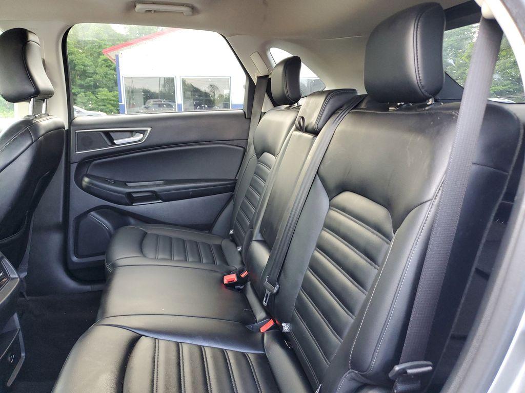 2022 Iconic Silver Metallic /Ebony Ford Edge SEL AWD (2FMPK4J93NB) with an 2.0L L4 DOHC 16V engine, 6A transmission, located at 6064 Gull Rd, Kalamazoo, MI, 49048, (269) 222-0088, 42.328388, -85.512924 - Discover the impressive 2022 Ford Edge SEL with AWD, a vehicle that seamlessly blends performance and sophistication. This stylish SUV is equipped with a robust 4-cylinder, 2.0L engine, providing a smooth and efficient driving experience. Its AWD capability ensures exceptional handling and stability - Photo#9
