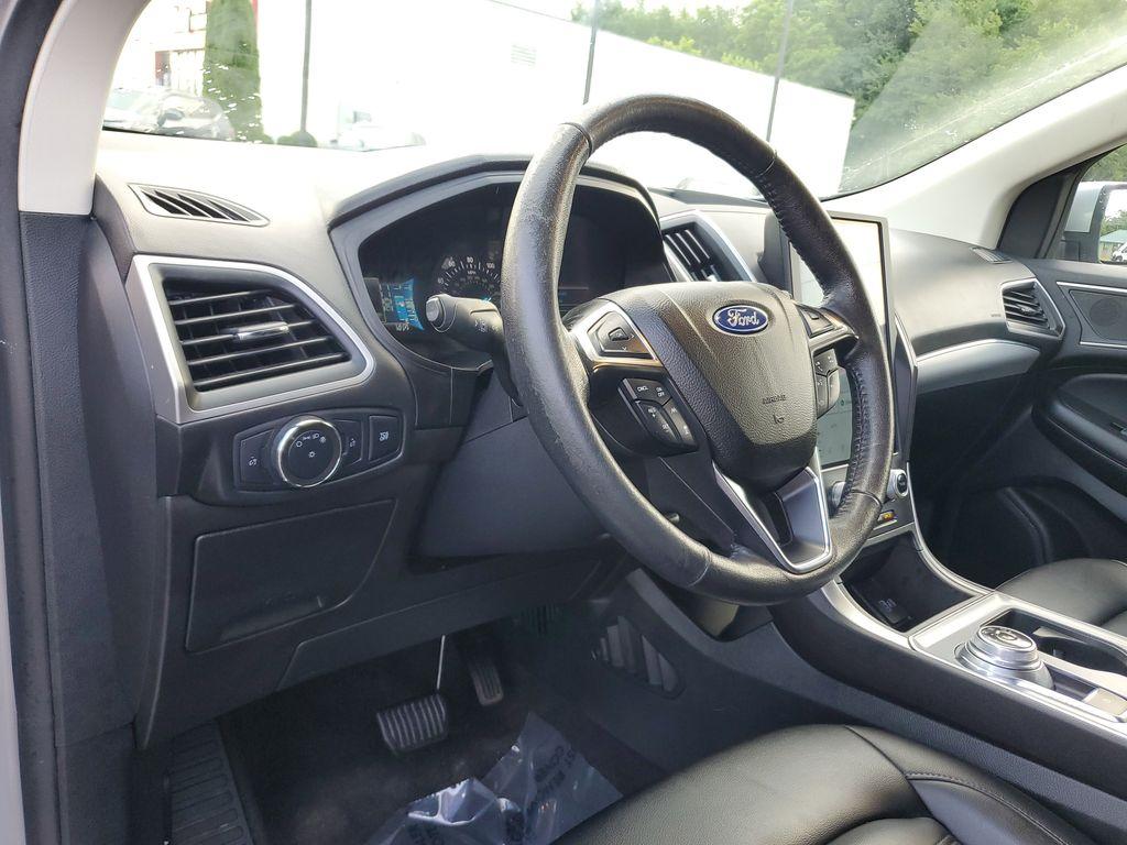 2022 Iconic Silver Metallic /Ebony Ford Edge SEL AWD (2FMPK4J93NB) with an 2.0L L4 DOHC 16V engine, 6A transmission, located at 6064 Gull Rd, Kalamazoo, MI, 49048, (269) 222-0088, 42.328388, -85.512924 - Discover the impressive 2022 Ford Edge SEL with AWD, a vehicle that seamlessly blends performance and sophistication. This stylish SUV is equipped with a robust 4-cylinder, 2.0L engine, providing a smooth and efficient driving experience. Its AWD capability ensures exceptional handling and stability - Photo#16