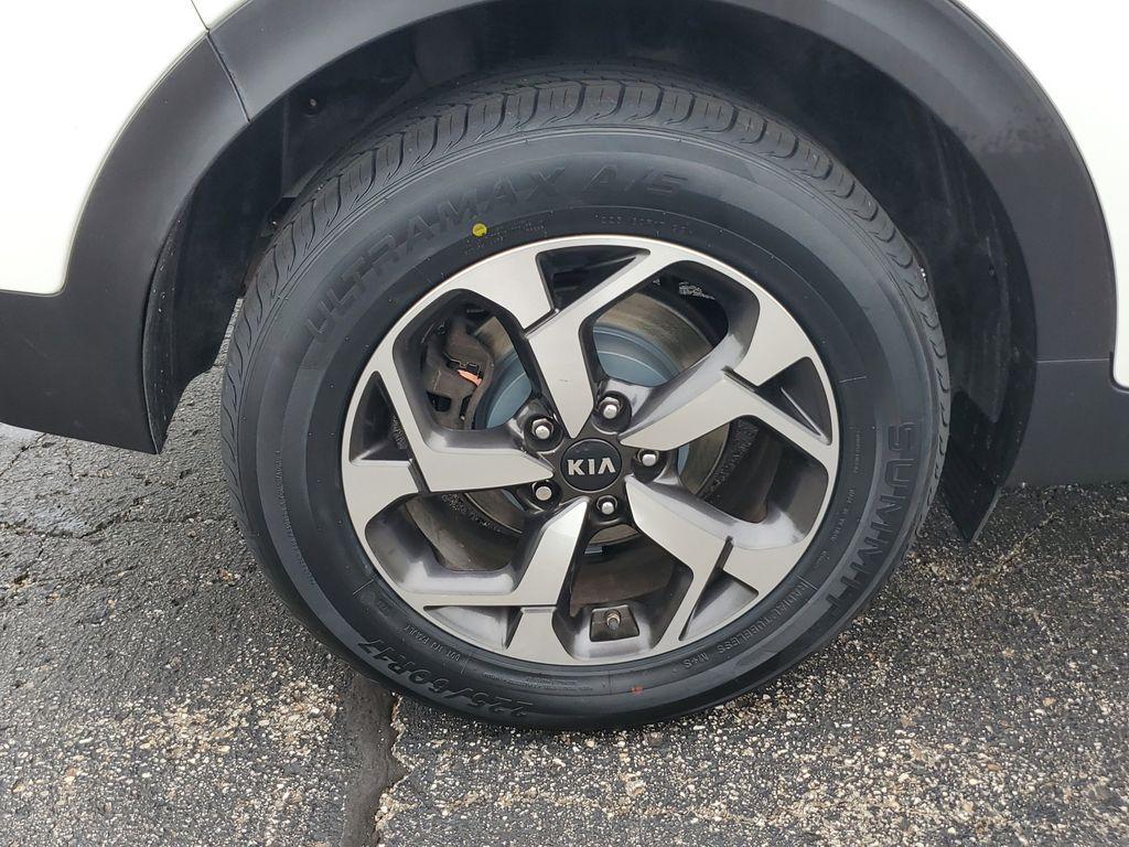 2020 Clear White /Black Kia Sportage LX FWD (KNDPM3AC1L7) with an 2.4L V6 DOHC 24V engine, 6A transmission, located at 6064 Gull Rd, Kalamazoo, MI, 49048, (269) 222-0088, 42.328388, -85.512924 - Discover the perfect blend of style, comfort, and technology with this 2020 Kia Sportage LX, now available at our dealership. This well-maintained SUV is equipped with a reliable 4-cylinder, 2.4L engine and front-wheel drive, offering a smooth and efficient driving experience that's ideal for both c - Photo#4