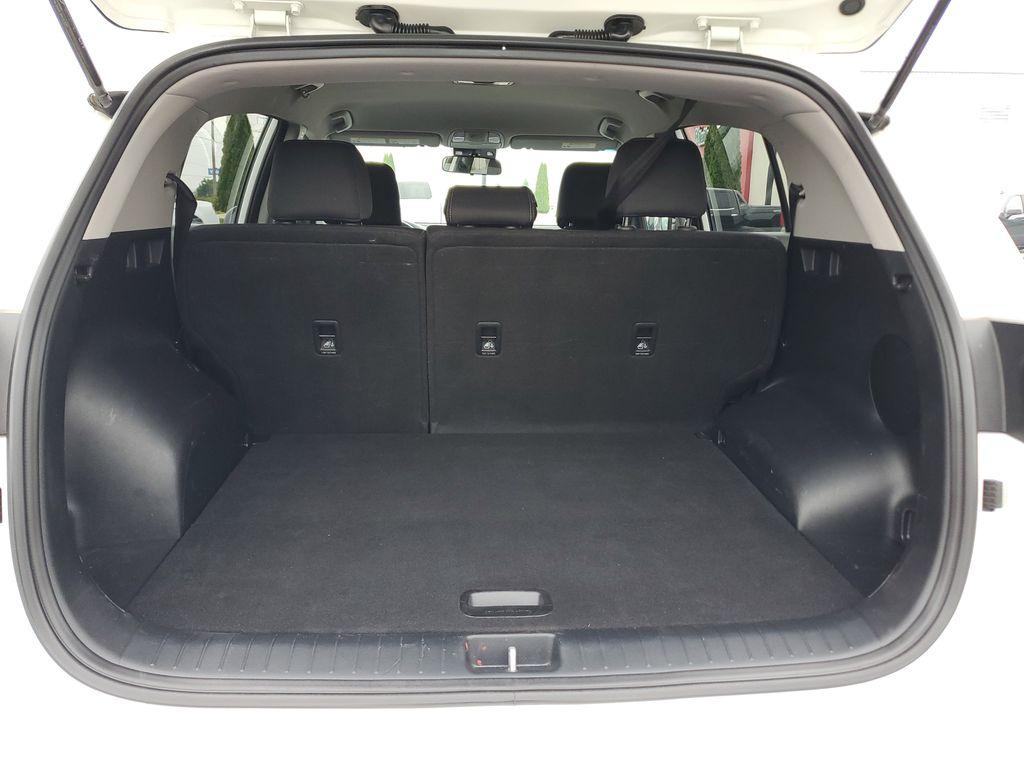 2020 Clear White /Black Kia Sportage LX FWD (KNDPM3AC1L7) with an 2.4L V6 DOHC 24V engine, 6A transmission, located at 6064 Gull Rd, Kalamazoo, MI, 49048, (269) 222-0088, 42.328388, -85.512924 - Discover the perfect blend of style, comfort, and technology with this 2020 Kia Sportage LX, now available at our dealership. This well-maintained SUV is equipped with a reliable 4-cylinder, 2.4L engine and front-wheel drive, offering a smooth and efficient driving experience that's ideal for both c - Photo#6