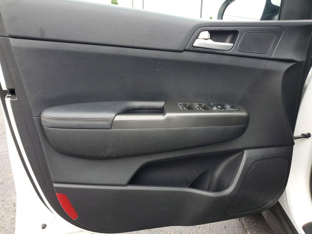 2020 Clear White /Black Kia Sportage LX FWD (KNDPM3AC1L7) with an 2.4L V6 DOHC 24V engine, 6A transmission, located at 6064 Gull Rd, Kalamazoo, MI, 49048, (269) 222-0088, 42.328388, -85.512924 - Discover the perfect blend of style, comfort, and technology with this 2020 Kia Sportage LX, now available at our dealership. This well-maintained SUV is equipped with a reliable 4-cylinder, 2.4L engine and front-wheel drive, offering a smooth and efficient driving experience that's ideal for both c - Photo#10