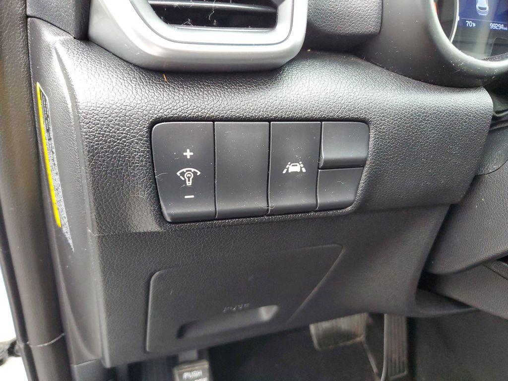 2020 Clear White /Black Kia Sportage LX FWD (KNDPM3AC1L7) with an 2.4L V6 DOHC 24V engine, 6A transmission, located at 6064 Gull Rd, Kalamazoo, MI, 49048, (269) 222-0088, 42.328388, -85.512924 - Discover the perfect blend of style, comfort, and technology with this 2020 Kia Sportage LX, now available at our dealership. This well-maintained SUV is equipped with a reliable 4-cylinder, 2.4L engine and front-wheel drive, offering a smooth and efficient driving experience that's ideal for both c - Photo#14